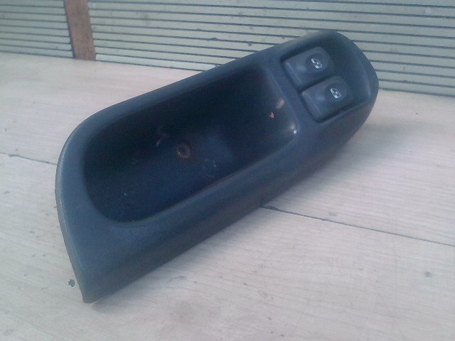 RENAULT MEGANE SCENIC 99-03 Bal első ablakemelő kapcsoló 1. kép