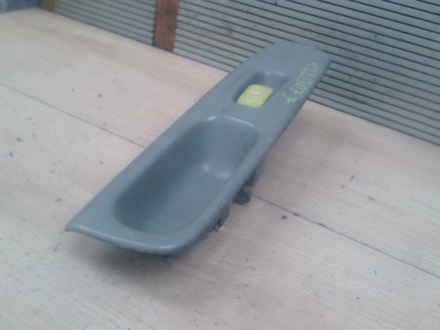 RENAULT TWINGO 93-98 Jobb első ablakemelő kapcsoló 1. kép