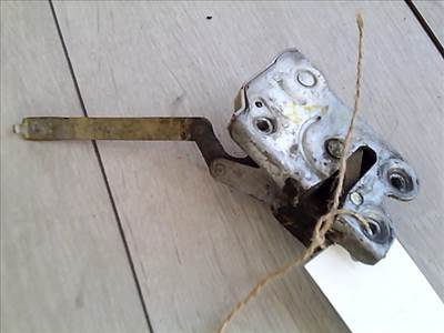 SUBARU LIBERO JOBB TOLÓAJTÓ ZÁRSZERKEZET