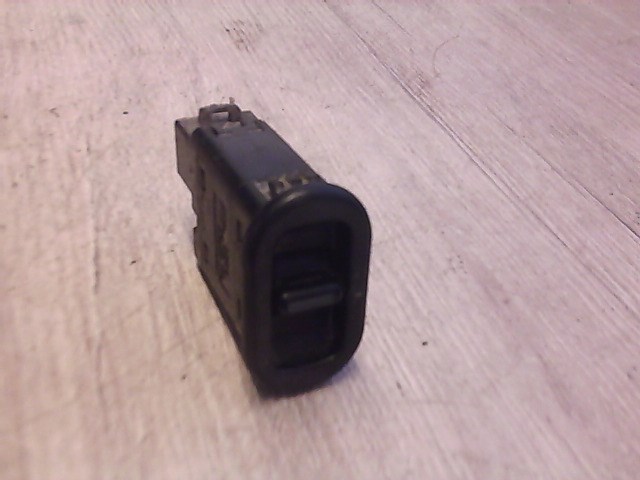 DAEWOO NEXIA Jobb hátsó ablakemelő kapcsoló 1. kép