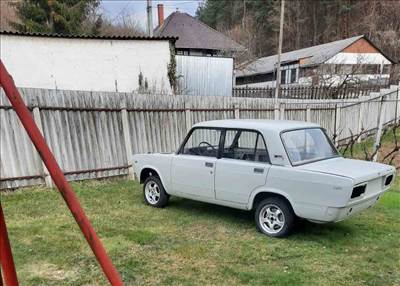 Lada bontott alkatrészei vagy egyben bontásra eladó