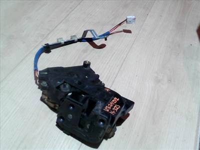 MAZDA 323F 98-04 Jobb hátsó ajtó zárszerkezet központi záras