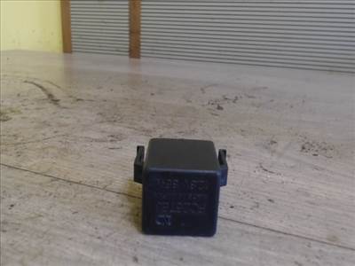 MITSUBISHI GALANT 93- Relé