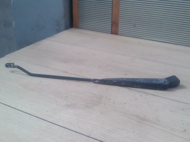 NISSAN MICRA K10 82.10-92.12 Ablaktörlő kar jobb első 1. kép