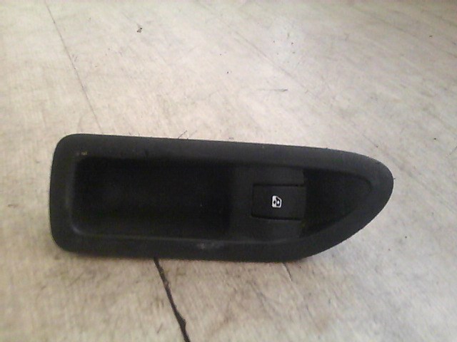 RENAULT LAGUNA 00-05 Bal hátsó ablakemelő kapcsoló 1. kép