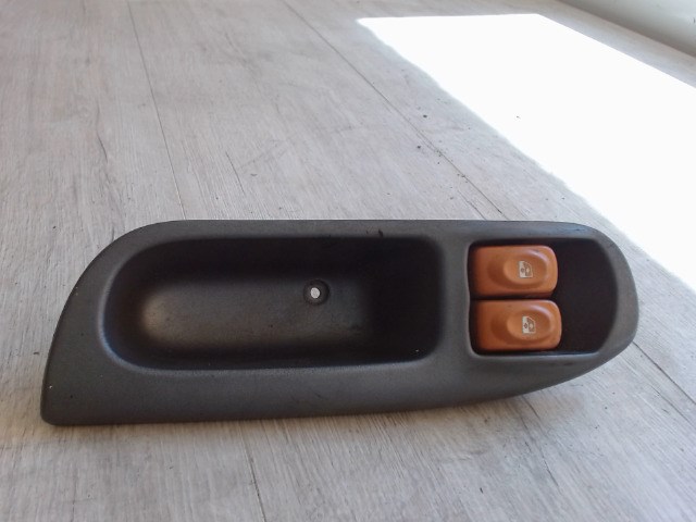 RENAULT MEGANE SCENIC 99-03 Bal első ablakemelő kapcsoló 1. kép