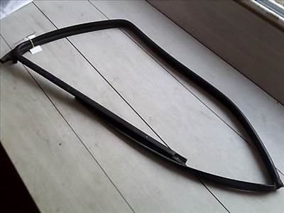 SUZUKI WagonR+ Jobb első ablakvezető gumi