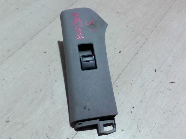 TOYOTA YARIS 06.01.01-08.12.31 Jobb első ablakemelő kapcsoló 1. kép