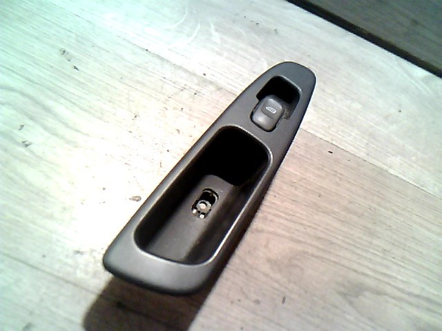 VOLVO S40 2000.06.01-2004.05.31 Bal hátsó ablakemelő kapcsoló 1. kép