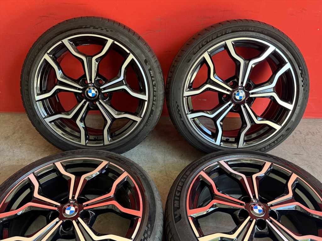 R19 5x112 Original BMW X1 F48 X2 F39 M722 - 8J ET47 OE 8009759 + 225/45 Michelin  2. kép