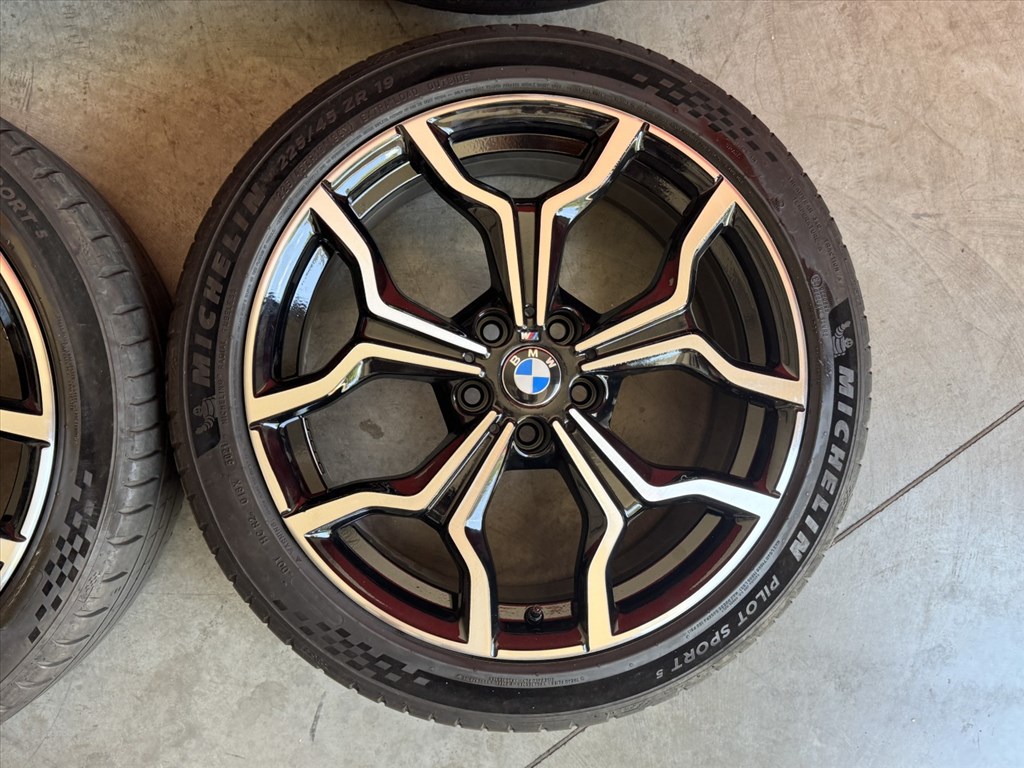 R19 5x112 Original BMW X1 F48 X2 F39 M722 - 8J ET47 OE 8009759 + 225/45 Michelin  3. kép