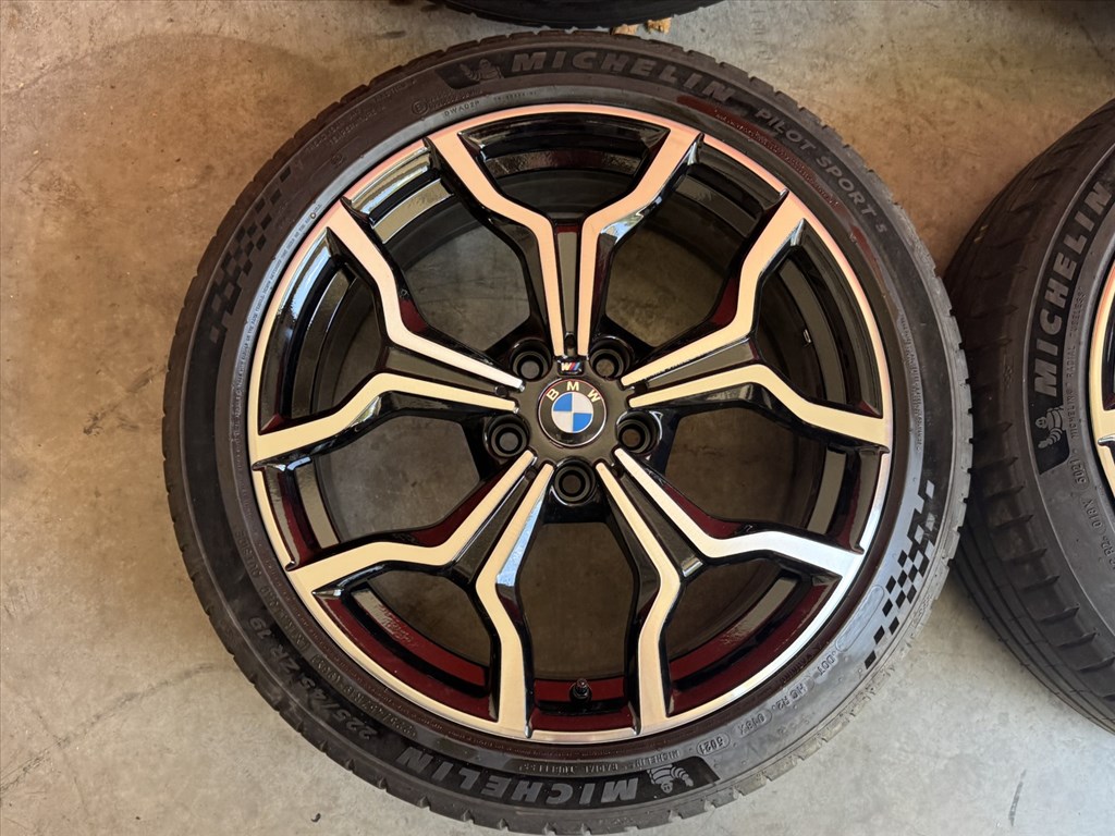 R19 5x112 Original BMW X1 F48 X2 F39 M722 - 8J ET47 OE 8009759 + 225/45 Michelin  4. kép