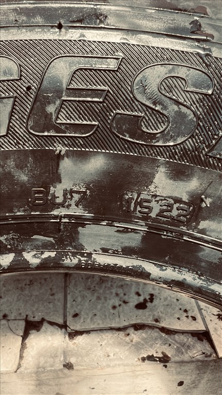  215/7015" új Bridgestone teherautó gumi  2. kép