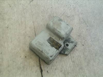 MITSUBISHI L300 Ablaktörlő relé