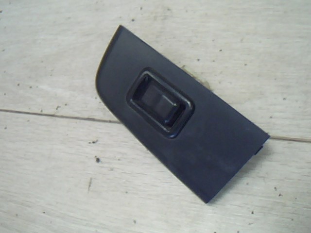 MITSUBISHI LANCER 88-92 Jobb első ablakemelő kapcsoló 1. kép