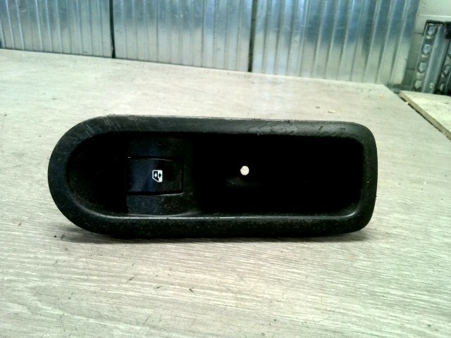 RENAULT MEGANE 02-05 Bal hátsó ablakemelő kapcsoló 1. kép