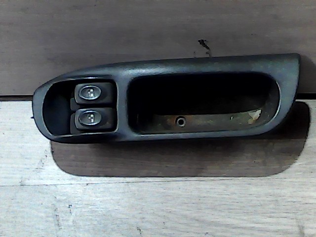 RENAULT MEGANE SCENIC 99-03 Bal első ablakemelő kapcsoló 1. kép