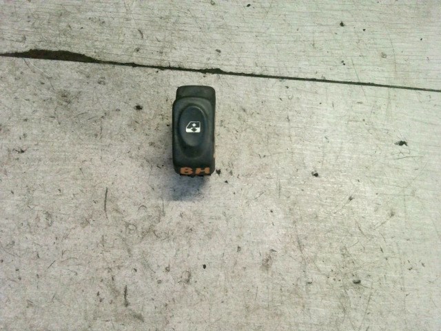 RENAULT MEGANE SCENIC 99-03 Bal hátsó ablakemelő kapcsoló 1. kép