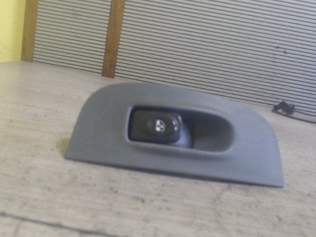 RENAULT R5 Jobb első ablakemelő kapcsoló 1. kép