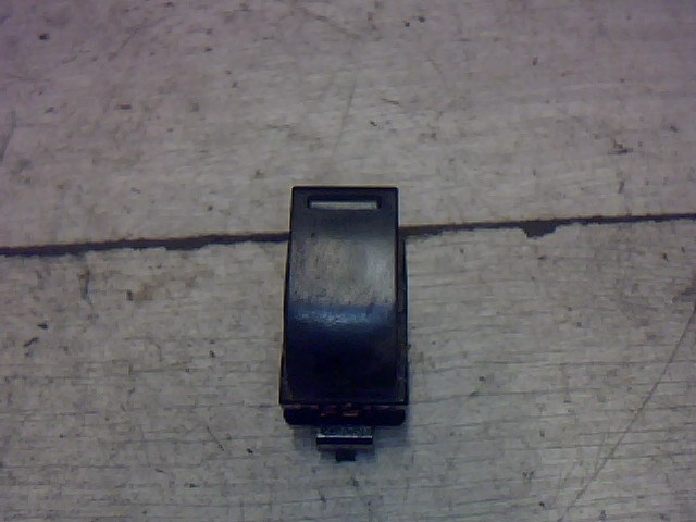 SUZUKI SWIFT 96-05 Jobb első ablakemelő kapcsoló 1. kép