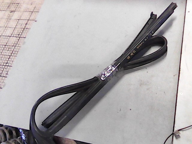 SUZUKI WagonR+ Jobb első ablakvezető gumi 1. kép