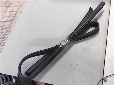 SUZUKI WagonR+ Jobb első ablakvezető gumi