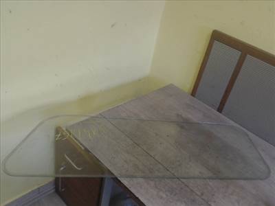 TRABANT 601 Jobb hátsó karosszéria üveg 