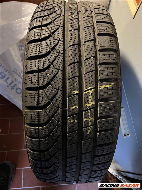  235/5019" újszerű Pirelli téli gumi gumi 1. kép