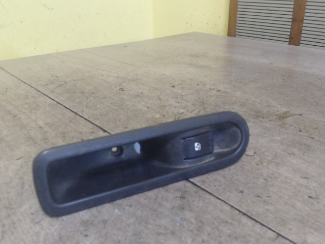 RENAULT MEGANE 02-05 Bal hátsó ablakemelő kapcsoló 1. kép