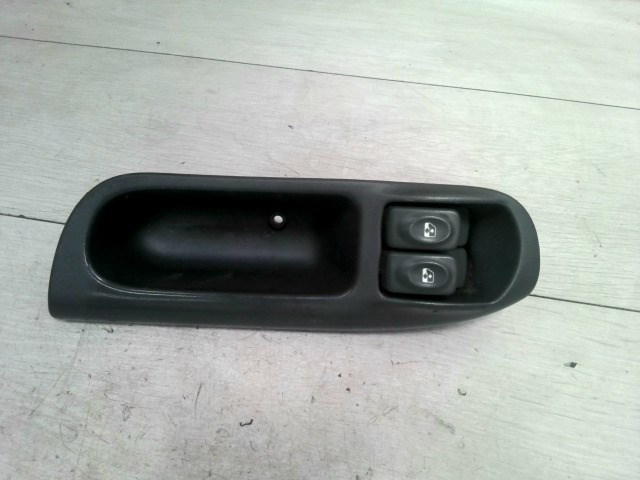 RENAULT MEGANE SCENIC 99-03 Bal első ablakemelő kapcsoló 1. kép