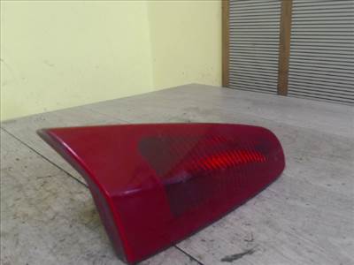 ALFA ROMEO ROMEO 147 04.10-10.05 Bal belső hátsó lámpa