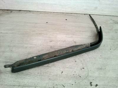 MERCEDES C (W202) 1993-2000 Bal fényszóró alatti bajusz díszléc