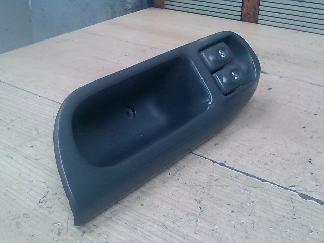 RENAULT MEGANE SCENIC 99-03 Bal első ablakemelő kapcsoló 1. kép