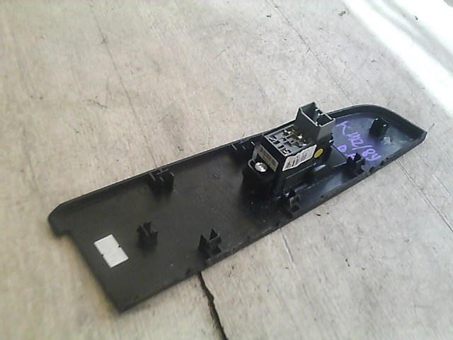 SSANGYONG ACTYON SPORT 2005-2010 Bal hátsó ablakemelő kapcsoló 1. kép