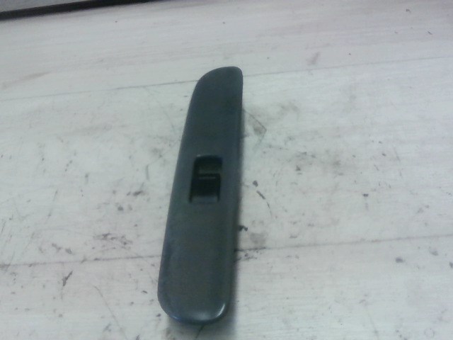 SUZUKI SWIFT 96-05 Jobb első ablakemelő kapcsoló 1. kép