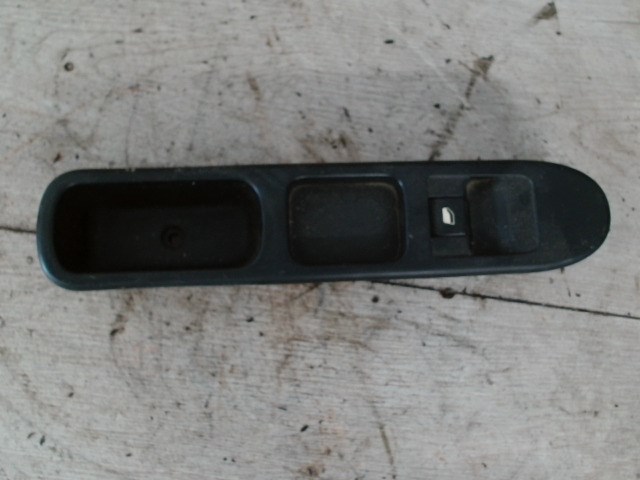 PEUGEOT 307 01-05 Jobb első ablakemelő kapcsoló 1. kép