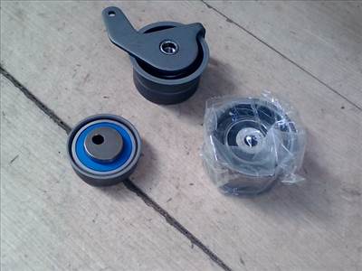 MITSUBISHI GALANT Szíjfeszítő feszítő görgő