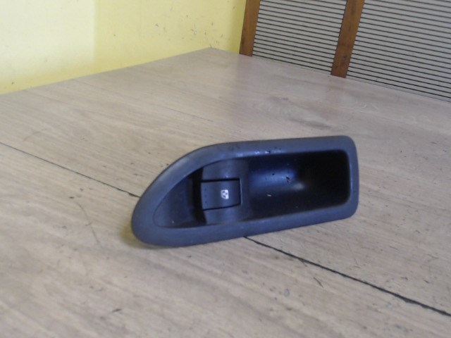 RENAULT LAGUNA 00-05 Bal hátsó ablakemelő kapcsoló 1. kép