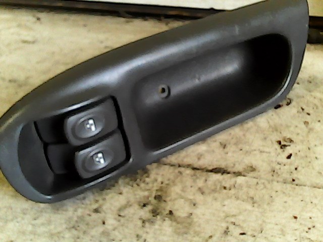 RENAULT MEGANE SCENIC 99-03 Bal első ablakemelő kapcsoló 1. kép