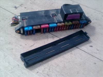 SEAT Arosa 97.04-00.08 Biztosítéktábla BCM BSI BSM SAM GEM modul Utastér