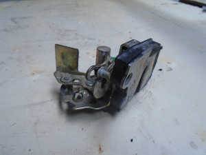 SUZUKI SWIFT 96-05 Bal hátsó ajtó zárszerkezet mechanikus