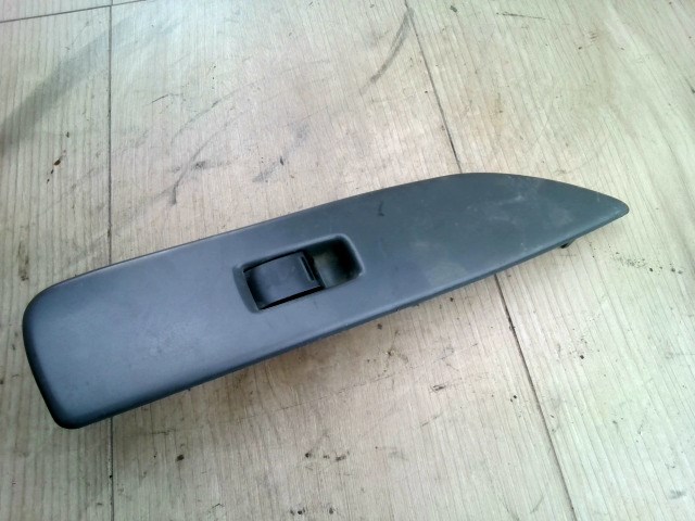 SUZUKI SWIFT 96-05 Jobb első ablakemelő kapcsoló 1. kép