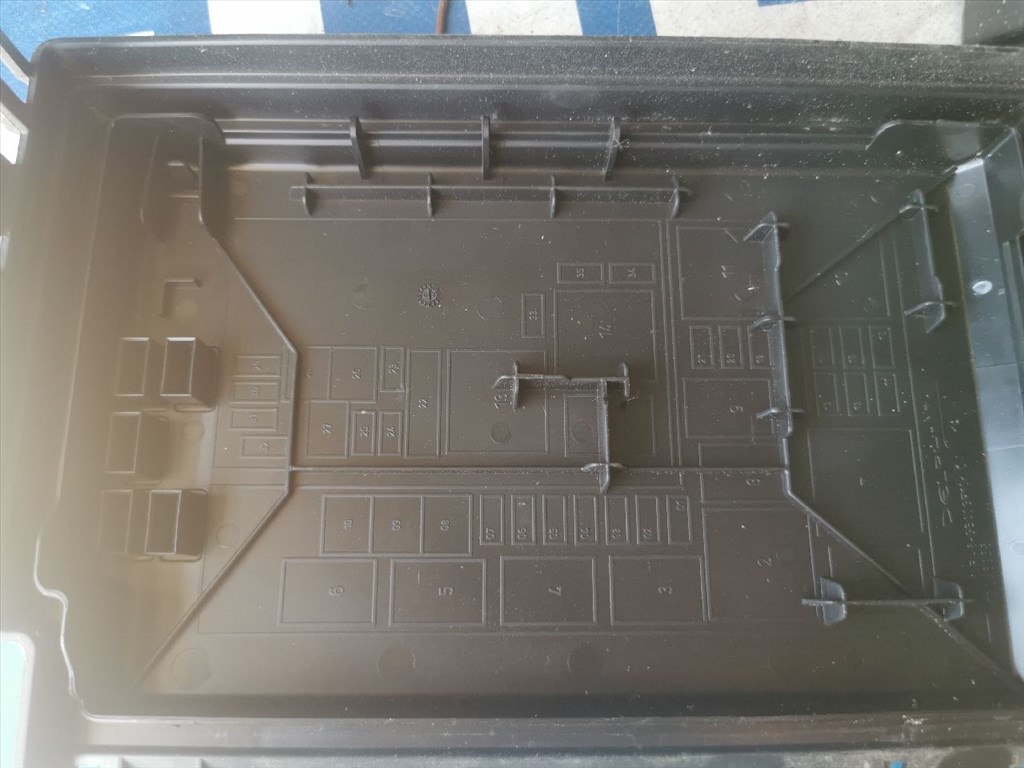 Opel Corsa D 1.3 CDTI OPEL CORSA D Biztosítéktábla Motortér  13299202 13246936 4. kép