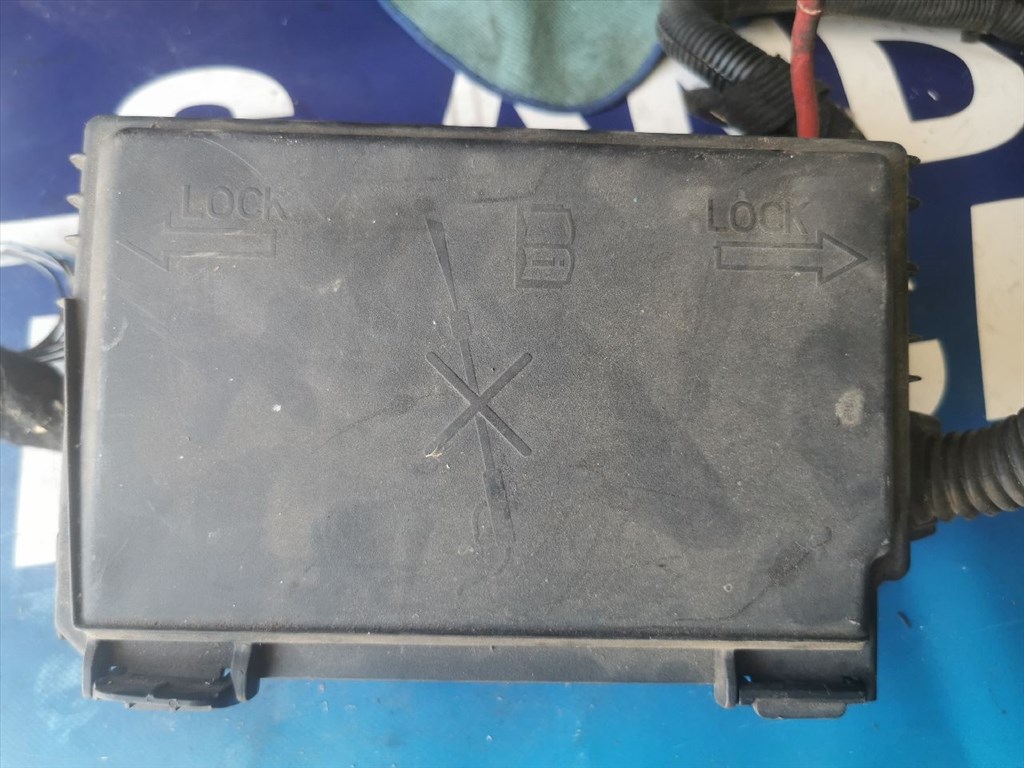 Opel Corsa D 1.3 CDTI OPEL CORSA D Biztosítéktábla Motortér  13299202 13246936 8. kép