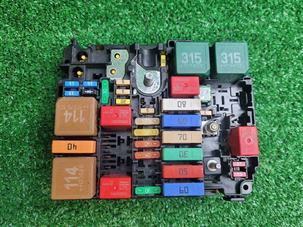 CITROËN C3 III Biztosítéktábla Utastér 9804848480 8066467 5. kép