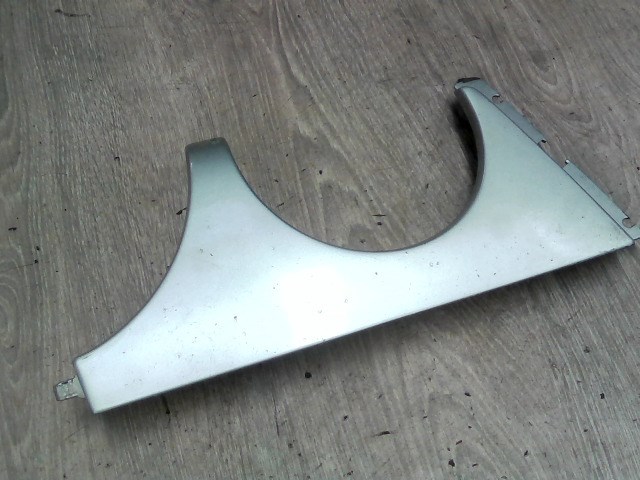 MERCEDES E W210 95.06-99.06 Jobb fényszóró alatti bajusz díszléc 1. kép