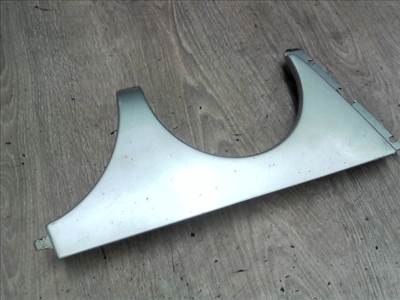 MERCEDES E W210 95.06-99.06 Jobb fényszóró alatti bajusz díszléc