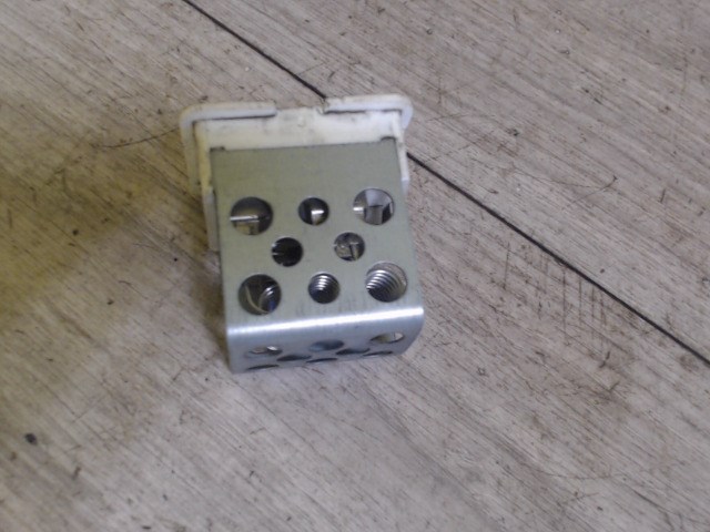 OPEL ASTRA G 97-04 Fűtőmotor előtét ellenállás  1. kép