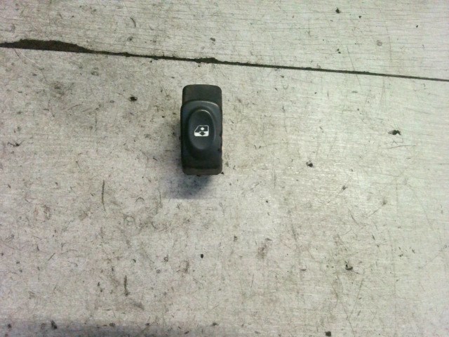 RENAULT MEGANE SCENIC 99-03 Bal első ablakemelő kapcsoló 1. kép