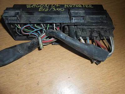 SUZUKI WagonR+ MOTORTÉRI BIZTOSÍTÉK TÁBLA 1.0B